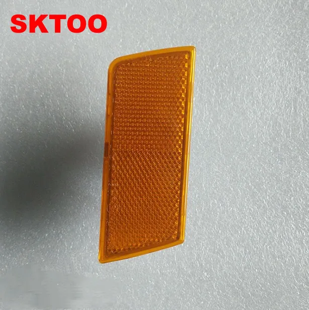 

SKTOO For Chrysler 300C front bumper corner lamp reflector reflective licensing front bumper turn signal lamp yellow edge