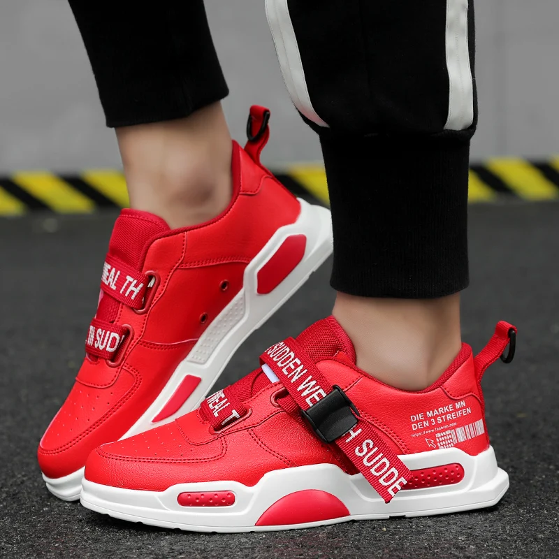 Мужские кроссовки на толстой подошве трендовые мужские со шнуровкой в стиле