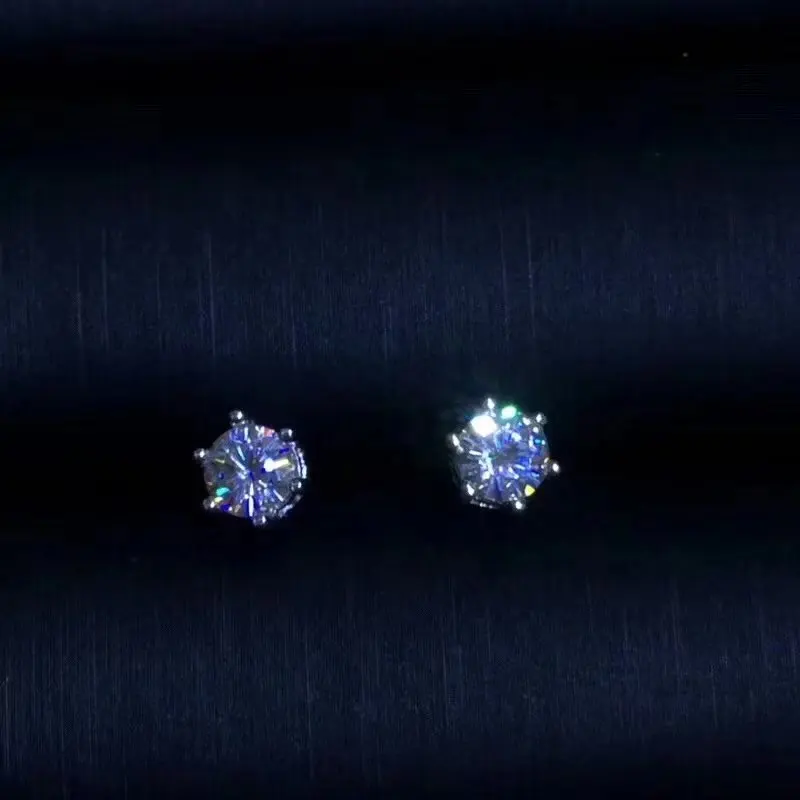 Блестящий! Женские серьги-гвоздики из 18-каратного золота с бриллиантами |