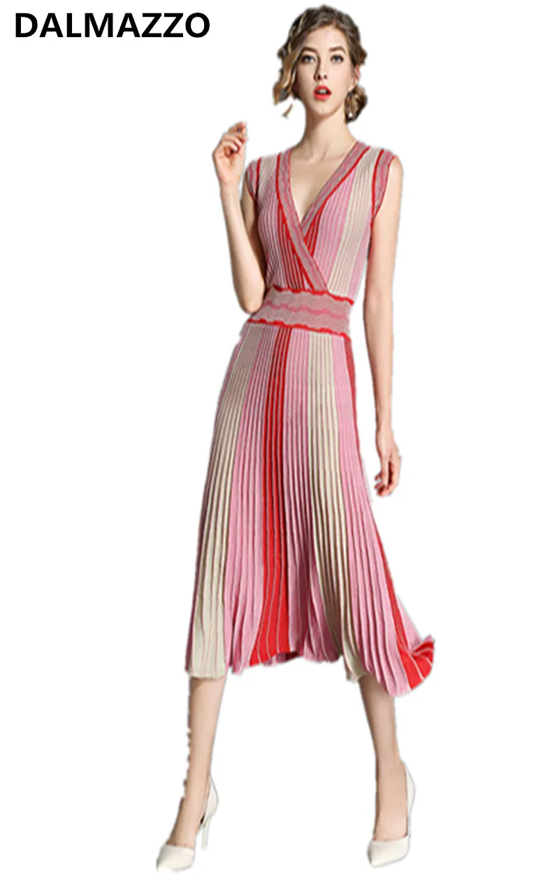 Женское трикотажное облегающее платье модельное в полоску без рукавов с V