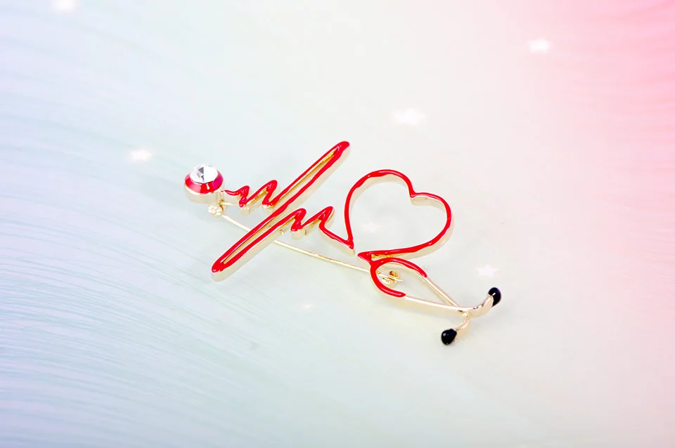 Эмаль blucome Love Heart стетоскоп Броши для женщин и мужчин кристалл сердцебиение форма Доктор Медсестры ювелирные изделия брошь значок