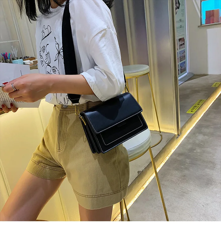 Women's High Quality Leather Messenger Bag Metal Chain Small Square Bag Travel Convenient Handbag Messenger Bag Shoulder Bag