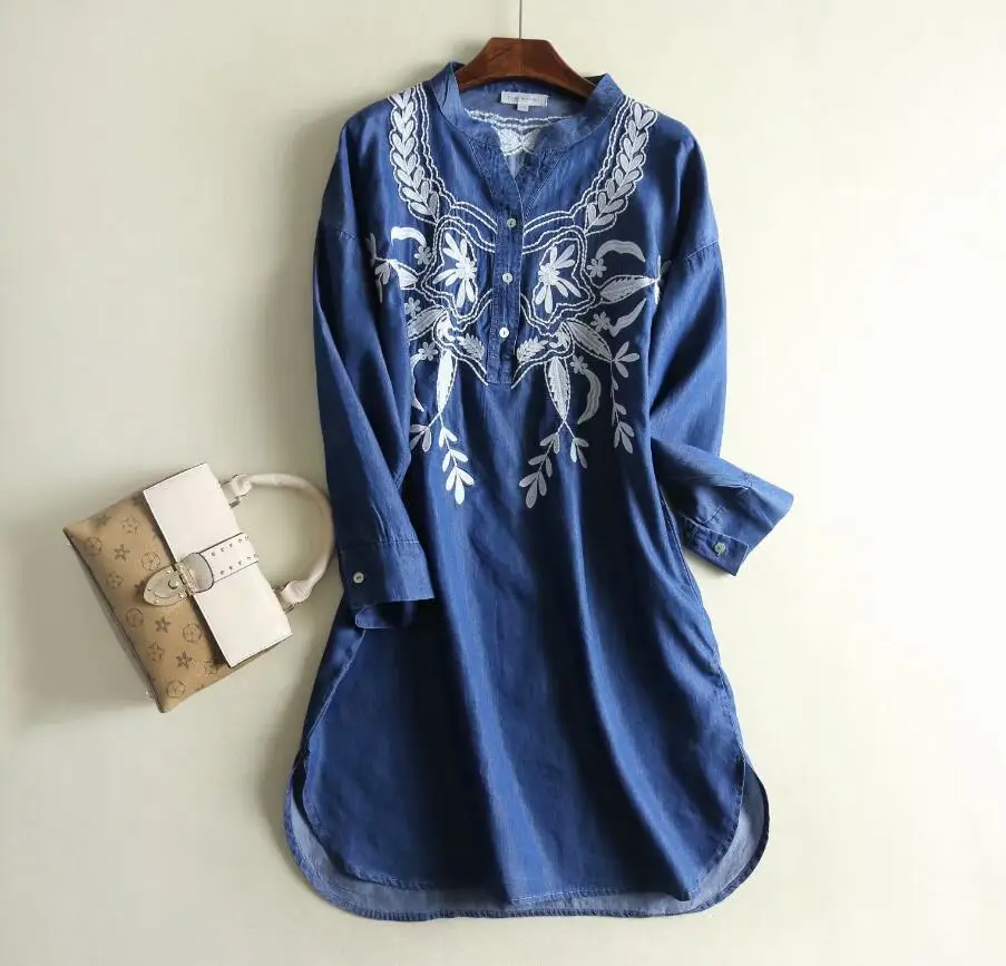 Женское джинсовое платье с v-образным вырезом и цветочной вышивкой винтажное