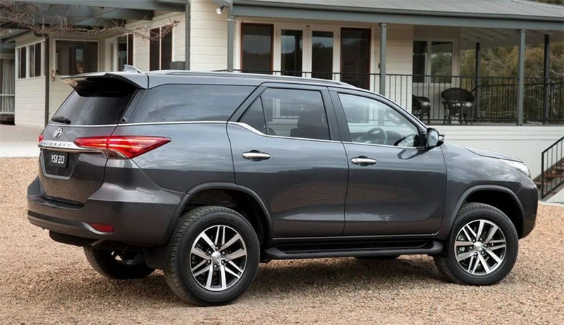 Полка на крышу для Toyota Fortuner 2017 2018 рейки багажника перекрещивающиеся из