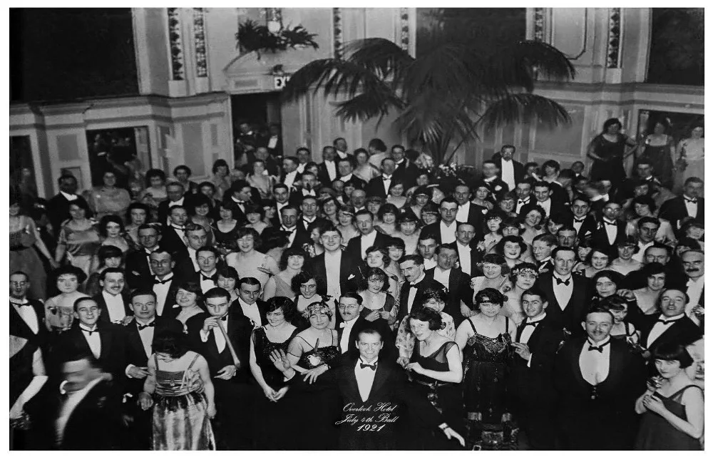 Overlook Hotel "4th of July Ball" Бальные шелковые плакат декоративной живописи 24x36 дюймов