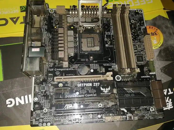 Материнская плата Asus GRYPHON Z97 ARMOR EDITION 1150 pin без защитной крышки 90% Новинка