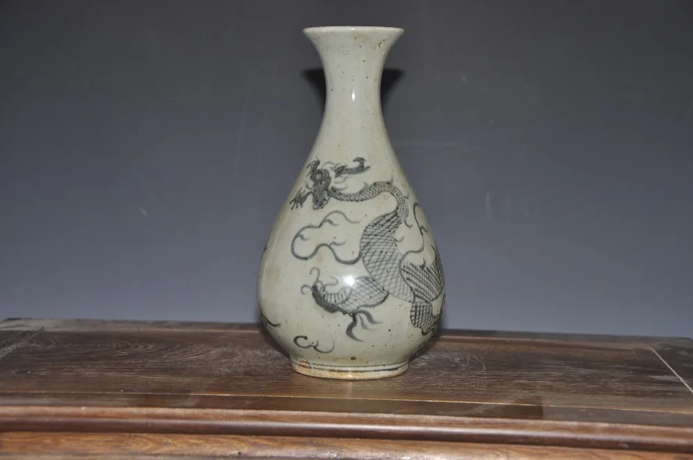 

Antique ceramic porcelain dragon vase for collection