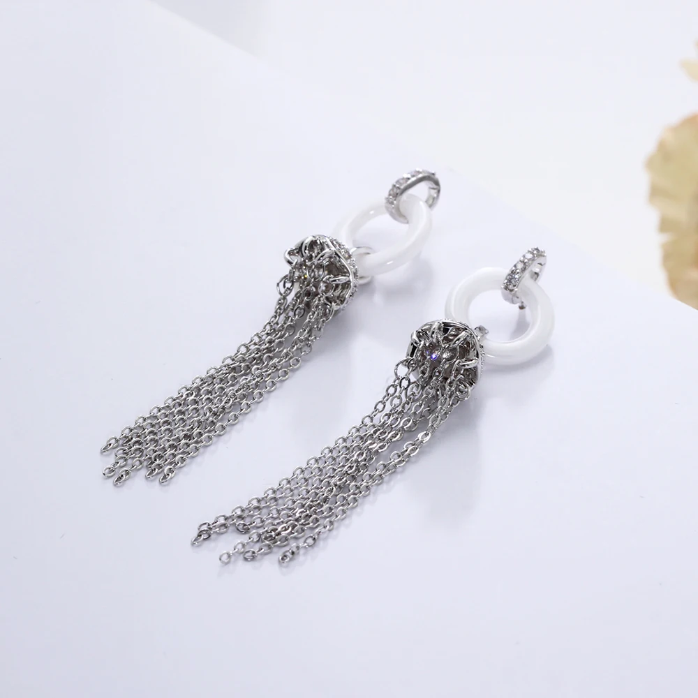 Женские серьги с кисточками длинные висячие из белой керамики ювелирные изделия