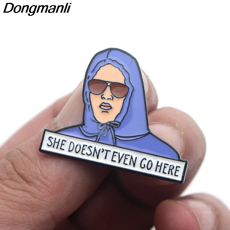 P3771 Dongmanli Мода она даже не идет сюда металлические эмалированные броши и булавки Нагрудный значок для рюкзака воротник ювелирные изделия