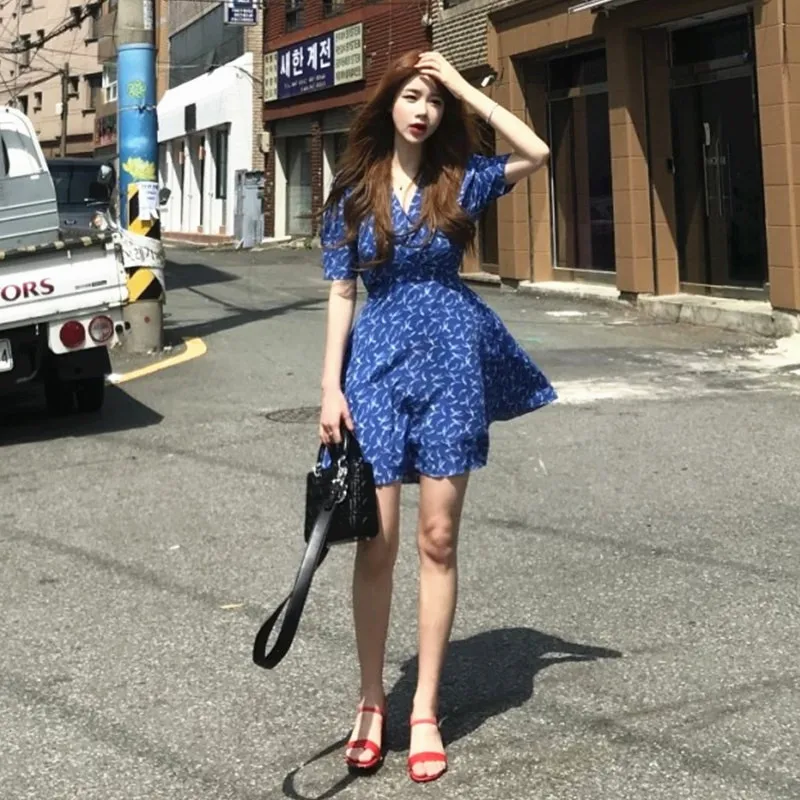 Женское мини платье в консервативном стиле голубое шифоновое пляжное с v