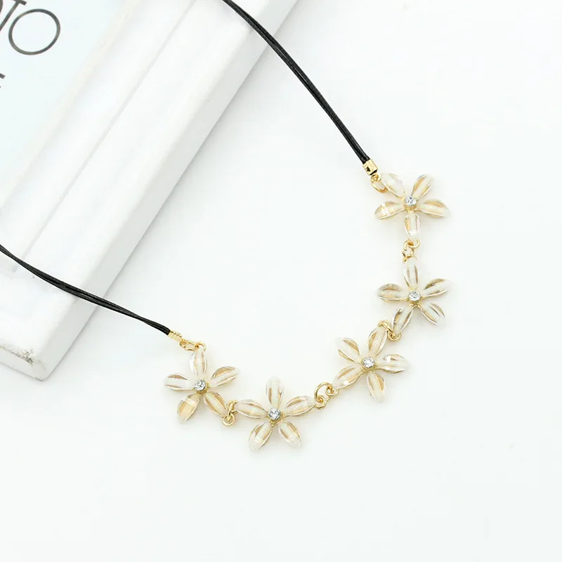 

Korean version of the new explosive jewelry fashion necklace Gardenia mosaic women's Necklace Chain