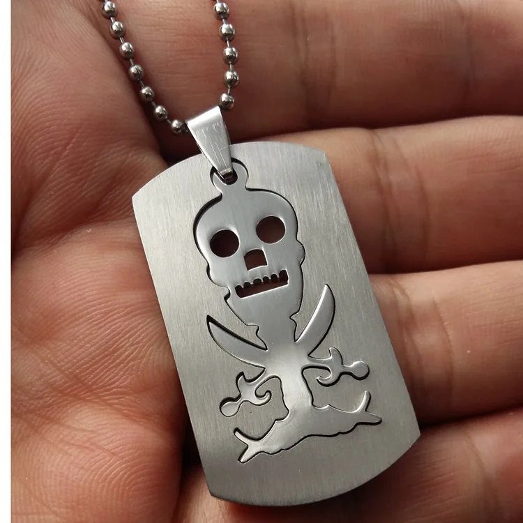 

Stainless Steel Game Anime Skull Skeleton Necklace Pirate Logo Necklace Men's Double Layer Detachable Skull Taro Necklac