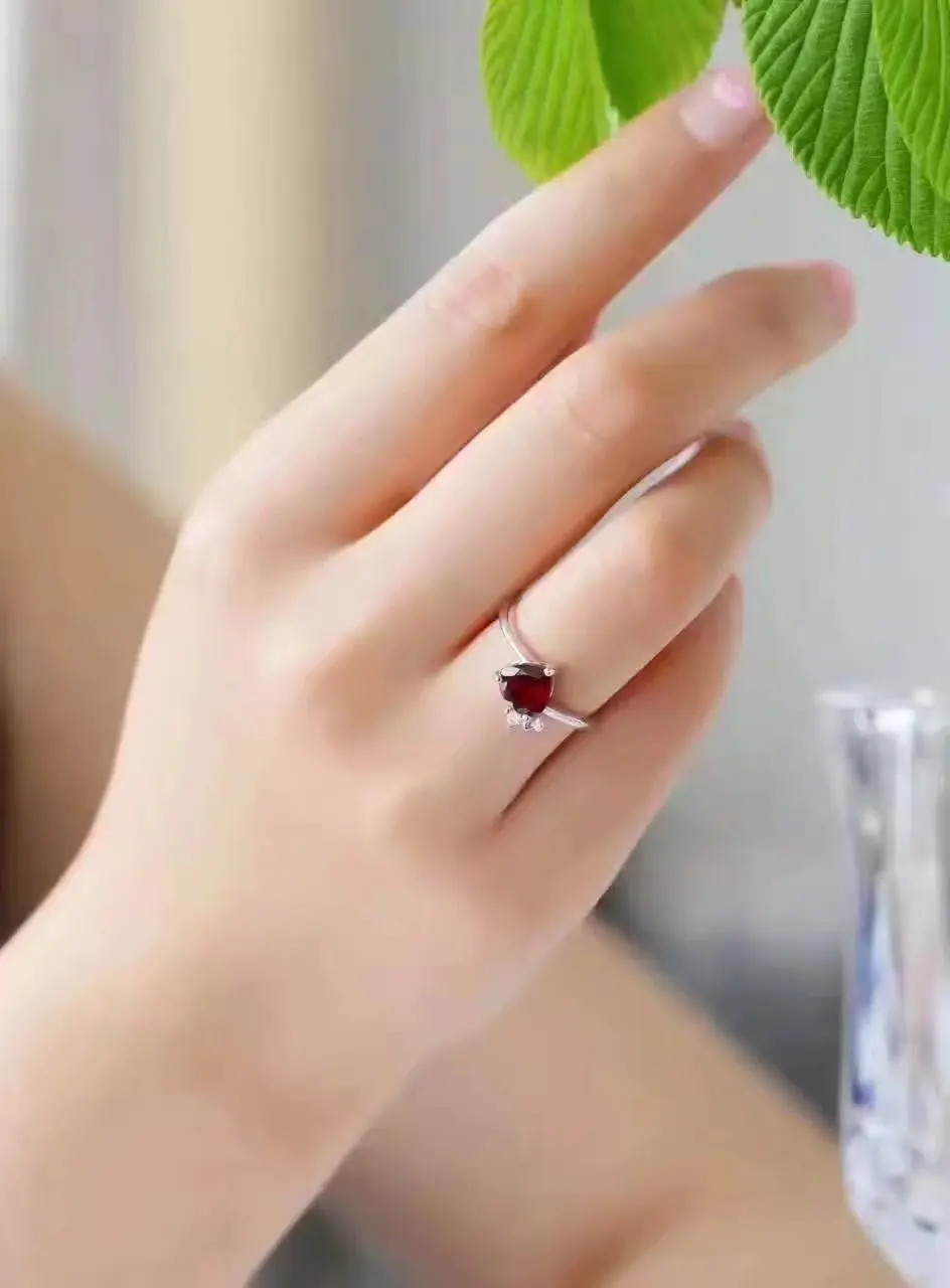 Кольцо с натуральным гранатом настоящее Серебро s925 пробы натуральное 7*9 мм