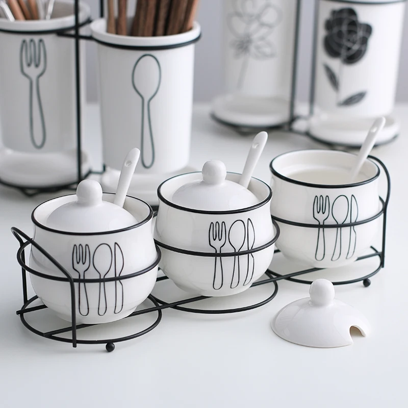 

3PCS/Set Spice Jar Seasoning Can Sugar Bowl Ceramic Seasoning Box With Spoon Kitchen Tool Salt Storage Box Condiment Bottles
