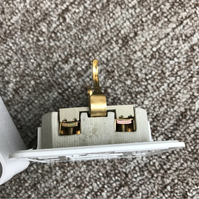 

AC EU Electrical Wall Socket Outlet 250V 16A Rewire Grounded Socket