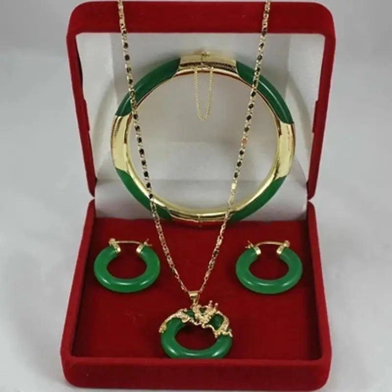 

Free Shipping >>green jade Earrings Pendant Bracelet sets