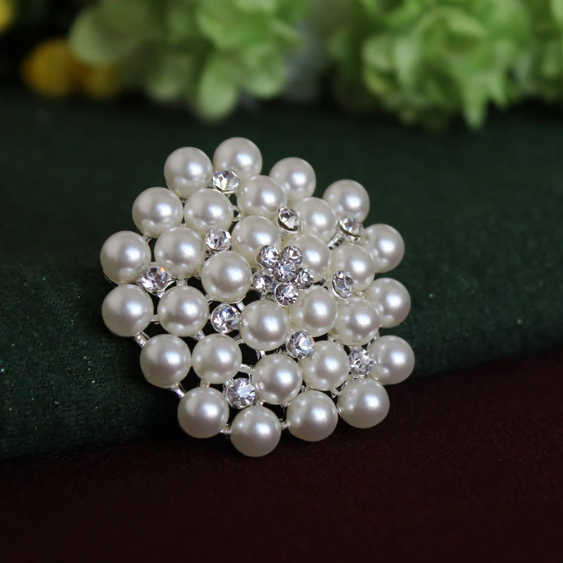 Классика!! Брошь “Снежинка” с горным хрусталем и жемчугом покрытая серебром.