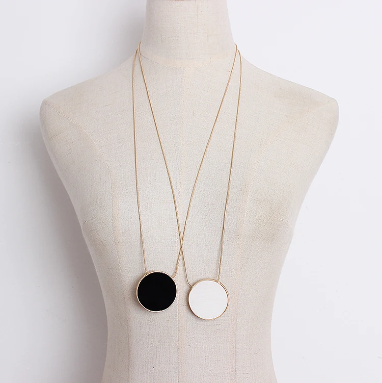 [EAM] New Fashion Temperament Black Circle Crystal Pendant Sweater Necklace Women's Accessories S#N43400