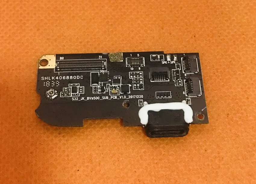 

Used Original USB Plug Charge Board For Blackview BV9500 MT6763T Octa Core 5.7inch FHD Free Shipping