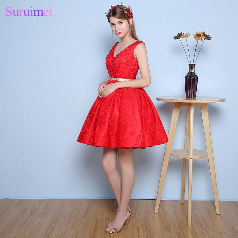 

Backless Prom Dresses Short Knee Length With Beaded Gold Sash and Lace Applique 8 Grade V Back Red Girls Prom Dress Vestidos De