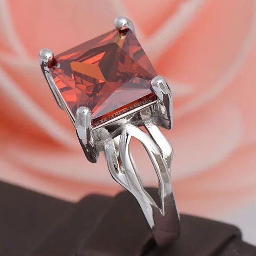 Женское модное серебряное кольцо в виде граната подарок на день любви|garnet ring|silver