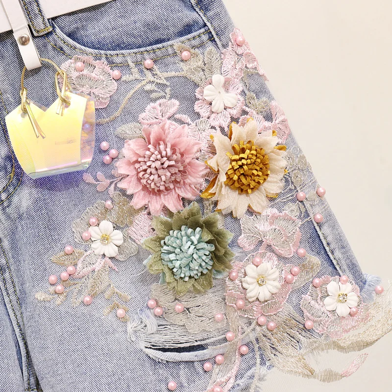 

Summer Women's New Beaded 3D Flower Embroidered T-Shirt & Shredded Burr Denim Shorts 2 Piece Women's Short Sleeve Fashion Set