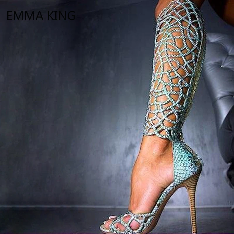 Женские блестящие пикантные светло-голубые сапоги до колена из змеиной кожи