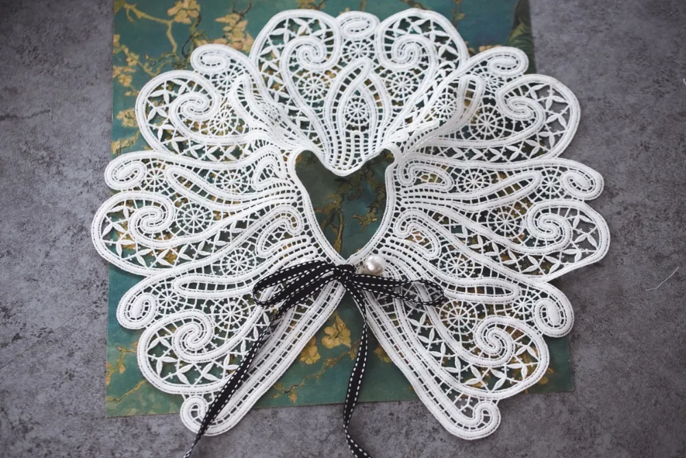 Hollow hook flower lace embroidered pearl necklace blouse Cotton vertical strips folding collar Detachable false fake Heavy |