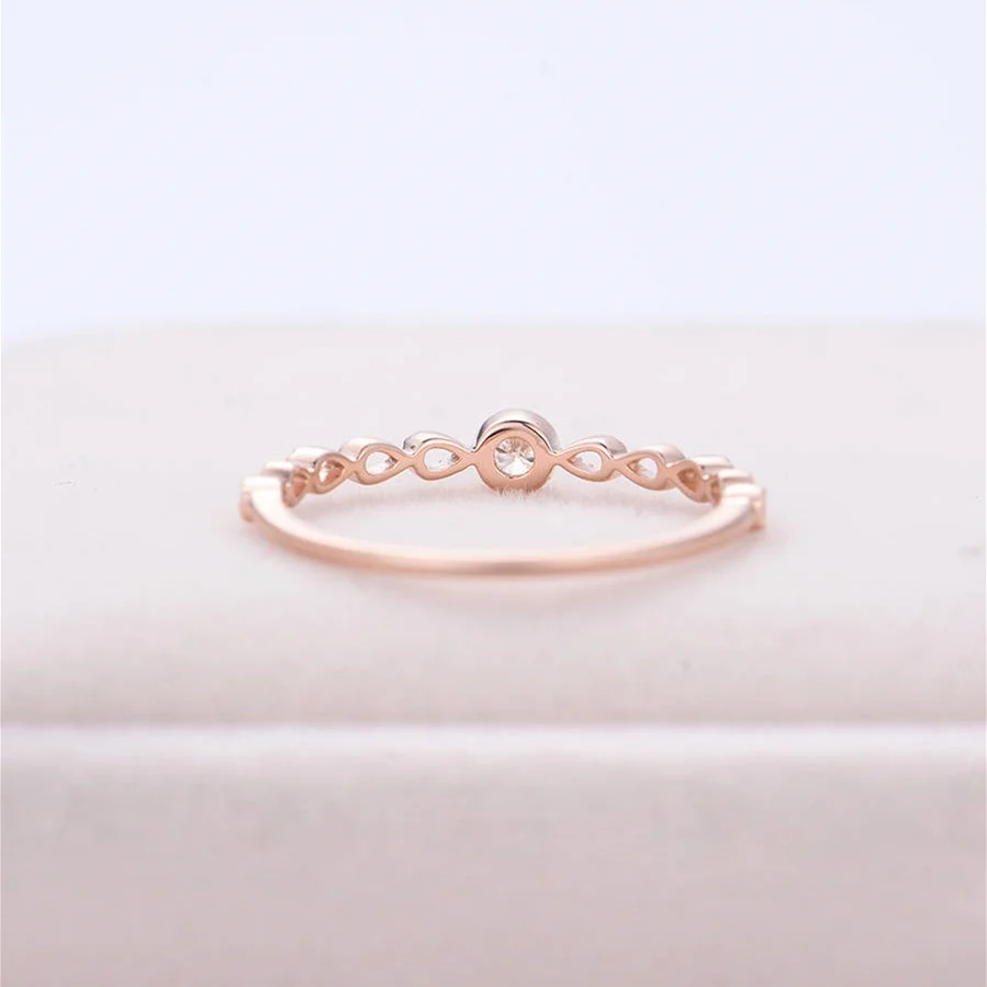 Роскошное женское кольцо из розового золота набор одного ажурного бриллианта с