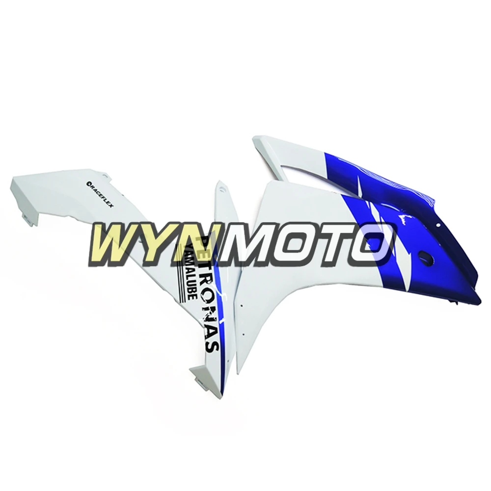Комплект пластиковых инжекционных боковых панелей для мотоцикла Yamaha YZF R1 года выпуска 2007-2008, глянцево-голубого цвета с перламутрово-белыми вставками.