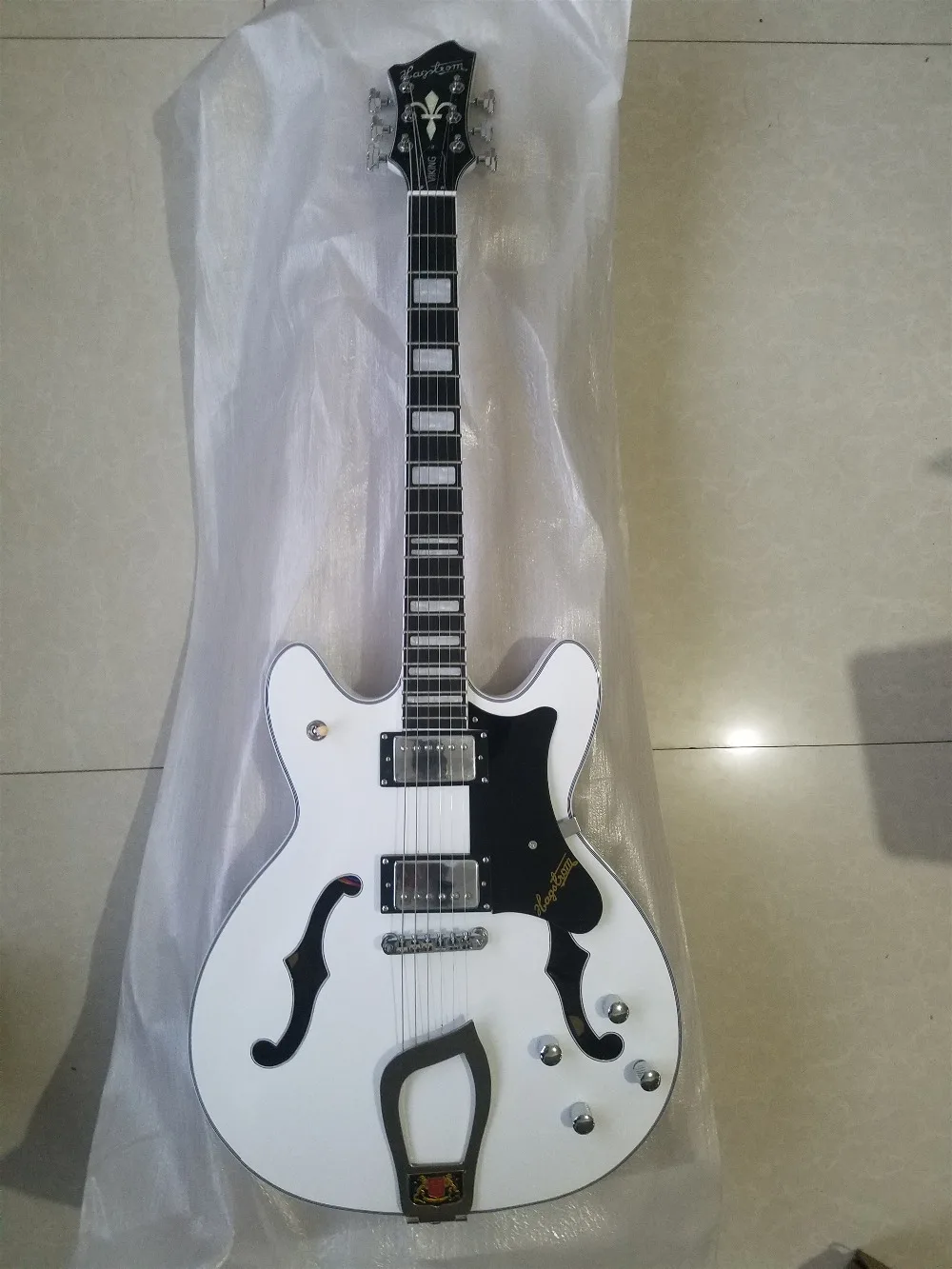 Наличии 2018 Hagstrom Викинг Полу полый корпус оригинальный мост и Mchine головы