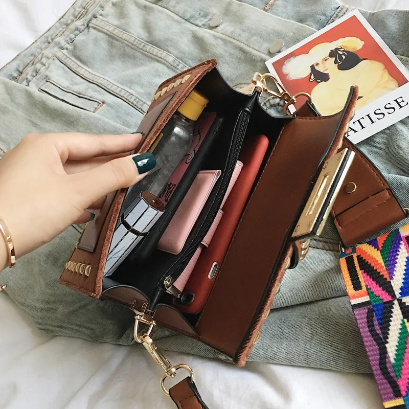 Новая женская сумка с заклепками и замком маленькая бархатная в стиле ретро