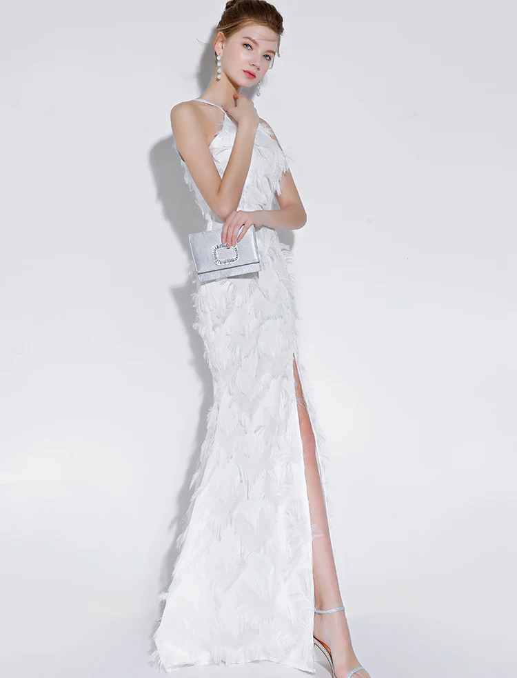 Женское длинное вечернее платье со шлейфом белое кружевное с круглым вырезом