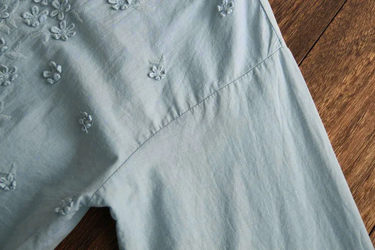 

2024 Big Size Autumn Women Japan Style Long Sleeve Solid Stereoscopic Flower Embroidery V-Neck Shirt Top Mori Girl Cotton Loose