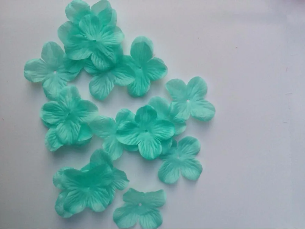 

2,000pcs 4.5*4.5cm Tiffiany Blue Hydrangea Flower Leaves Petals For Wedding Party Holiday Table Venue Decoration