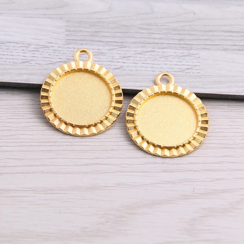 

15pcs 18mm Inner Size Antique Bronze And And Gold Texture Style Cabochon Base Cameo Setting Charms Pendant