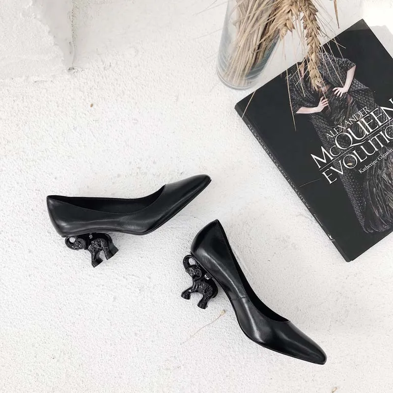 Женские туфли-лодочки из натуральной кожи на каблуке с рисунком слона без