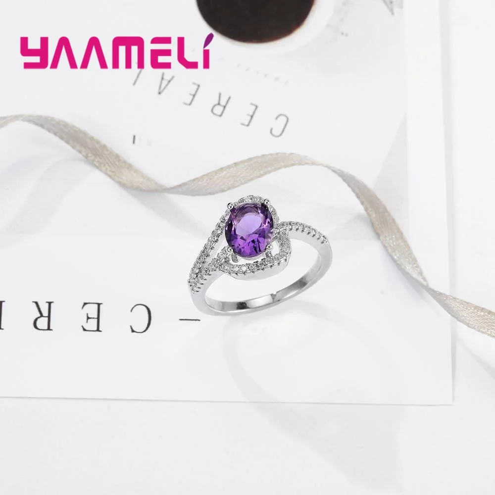 Женское кольцо из серебра 925 пробы с прозрачными овальными кристаллами |