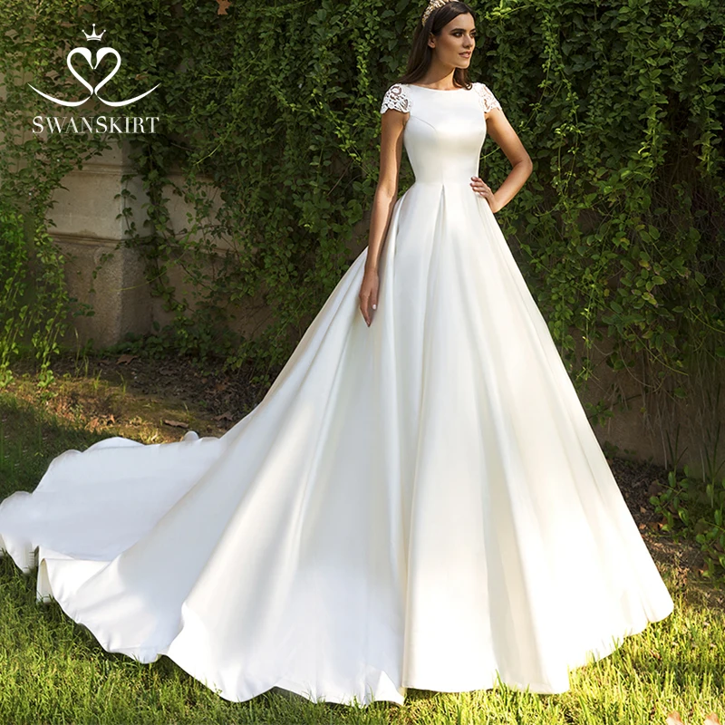 Swanskirt Appliques Beaded Ball Gown Wedding Dress Elegant Satin Illusion Back Bride Gown Princess Vestido de Noiva F205