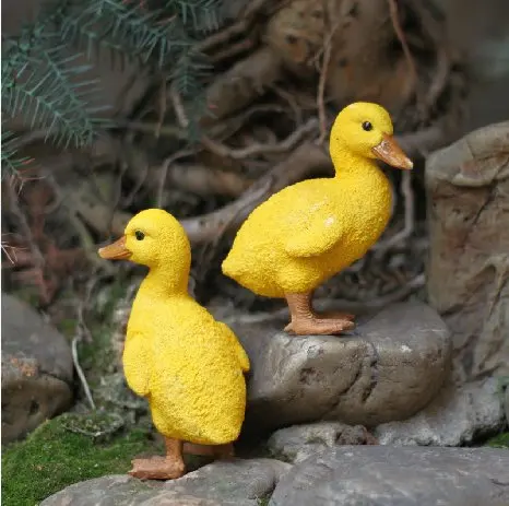 Resin Duck figures Garden decoration Outdoor statue Yard in Yellow (a pair) |