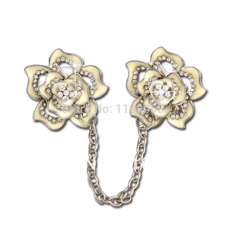 MZC 2021 New Design  Double White Rose Flower Broches Female Rhinestone Jewelry Party Dress Link Chain Broach Corsage X1392