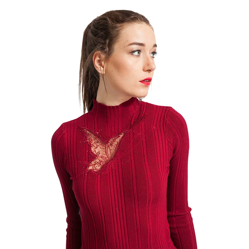 Женский трикотажный пуловер с высоким воротником и вышивкой в виде бабочки 5563