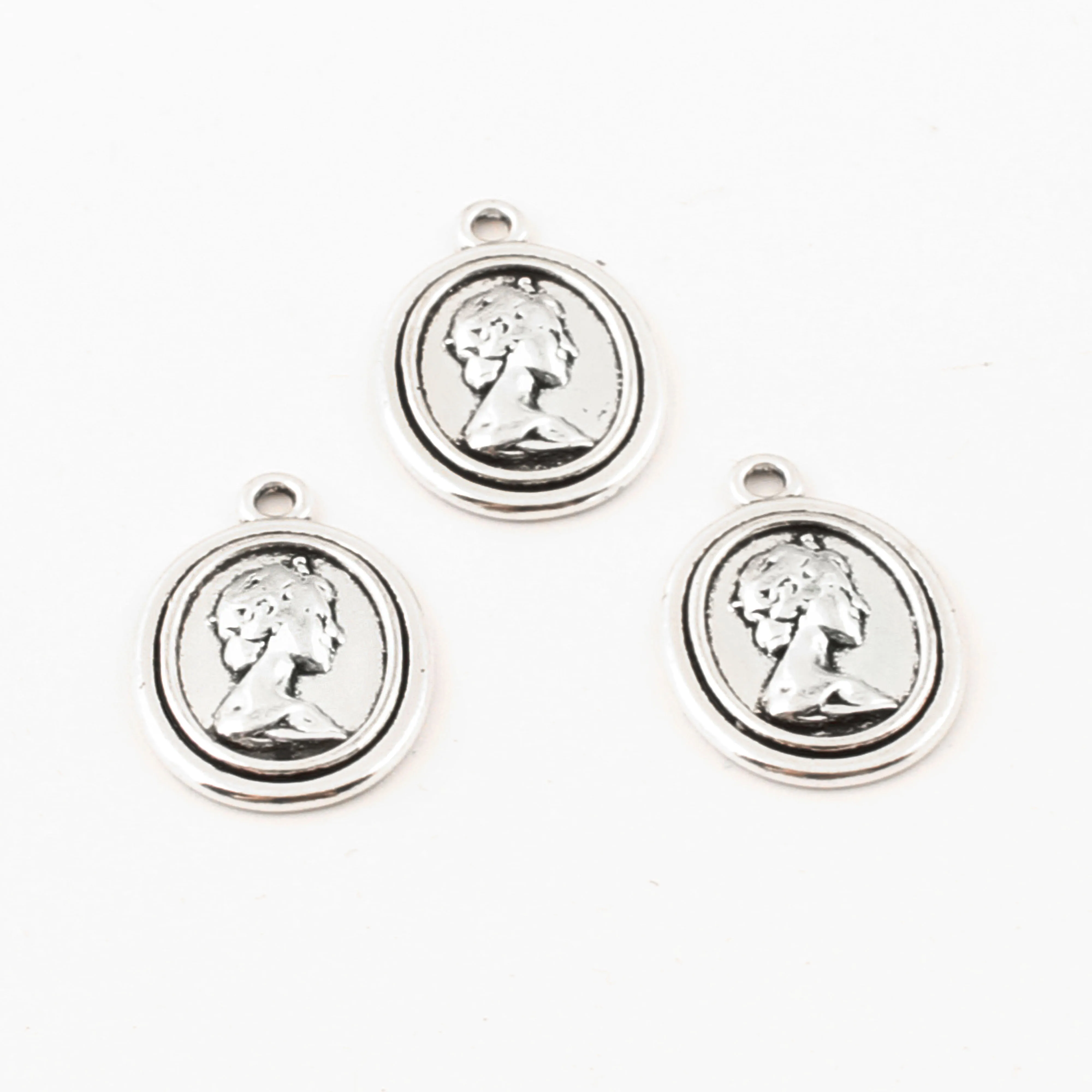 15 шт. серебряный цвет круглая королева елива II Аватар амулеты голова портрет
