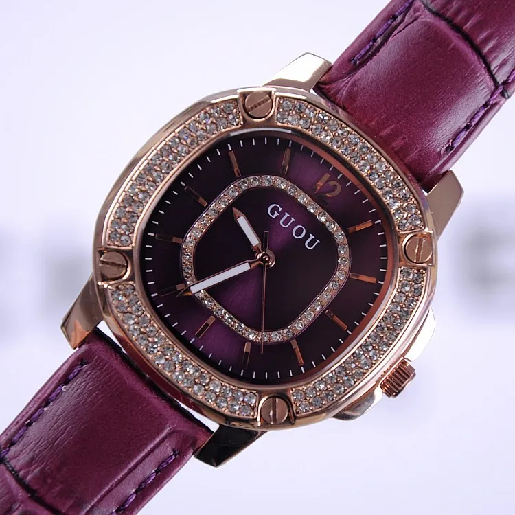 Часы с ремешком из натуральной кожи действительно модные женские часы