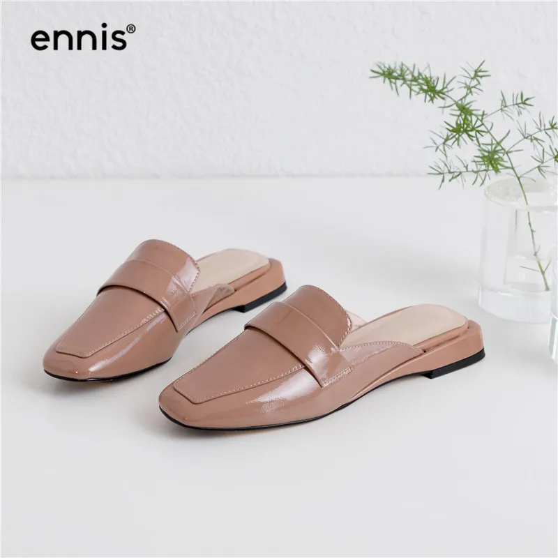 ENNIS/; туфли без задника из лакированной кожи; женские тапочки мюли на плоской подошве; шлепанцы без задника; повседневные летние тапочки с квадратным носком для женщин; Цвет белый; M982