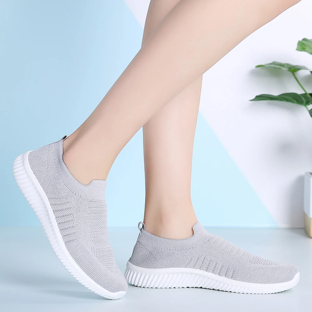 Женские кроссовки без шнуровки из сетчатого материала спортивные лоферы уличные