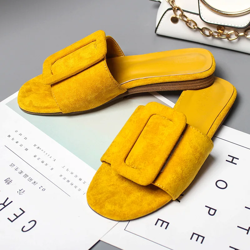 Женские замшевые шлепанцы на плоской подошве с пряжкой удобные пляжные