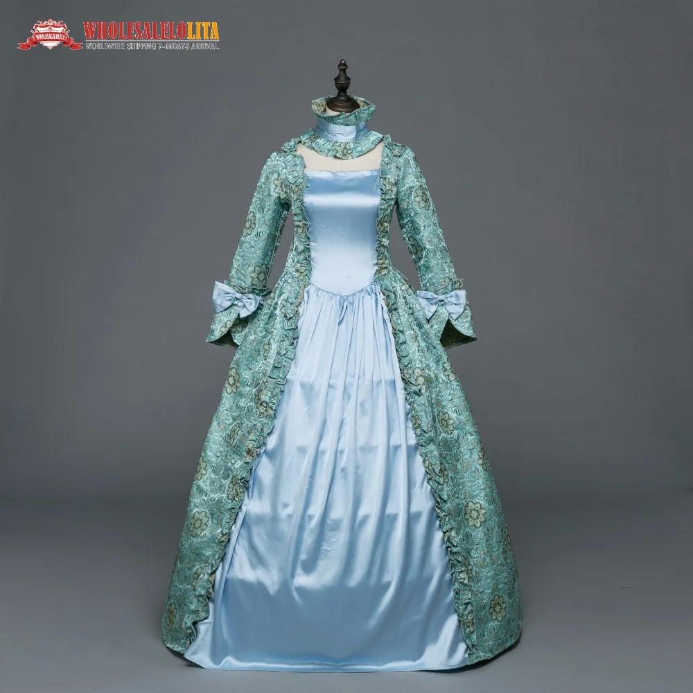 Средневековый готический платье в викторианском стиле времен периода сцена