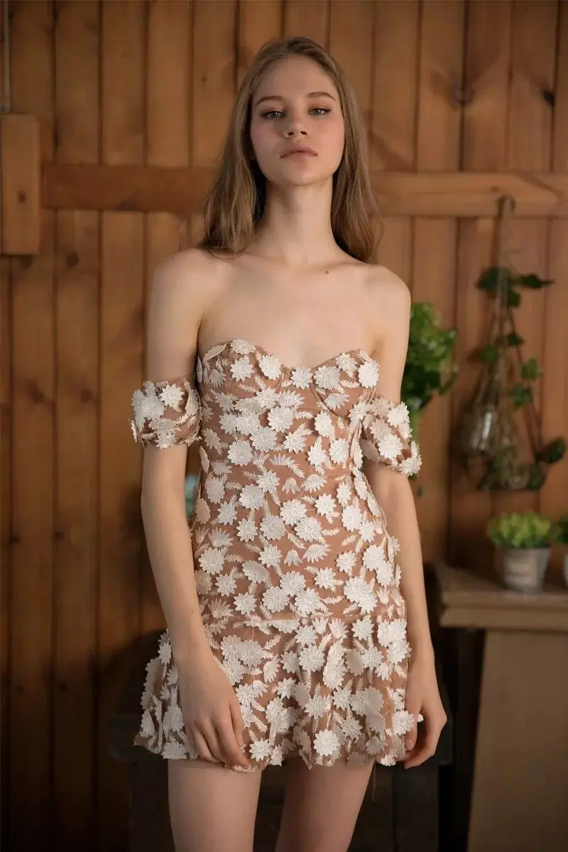 2019 женские платья Новые весенние и летние каникулы с ретро вышивкой без бретелек