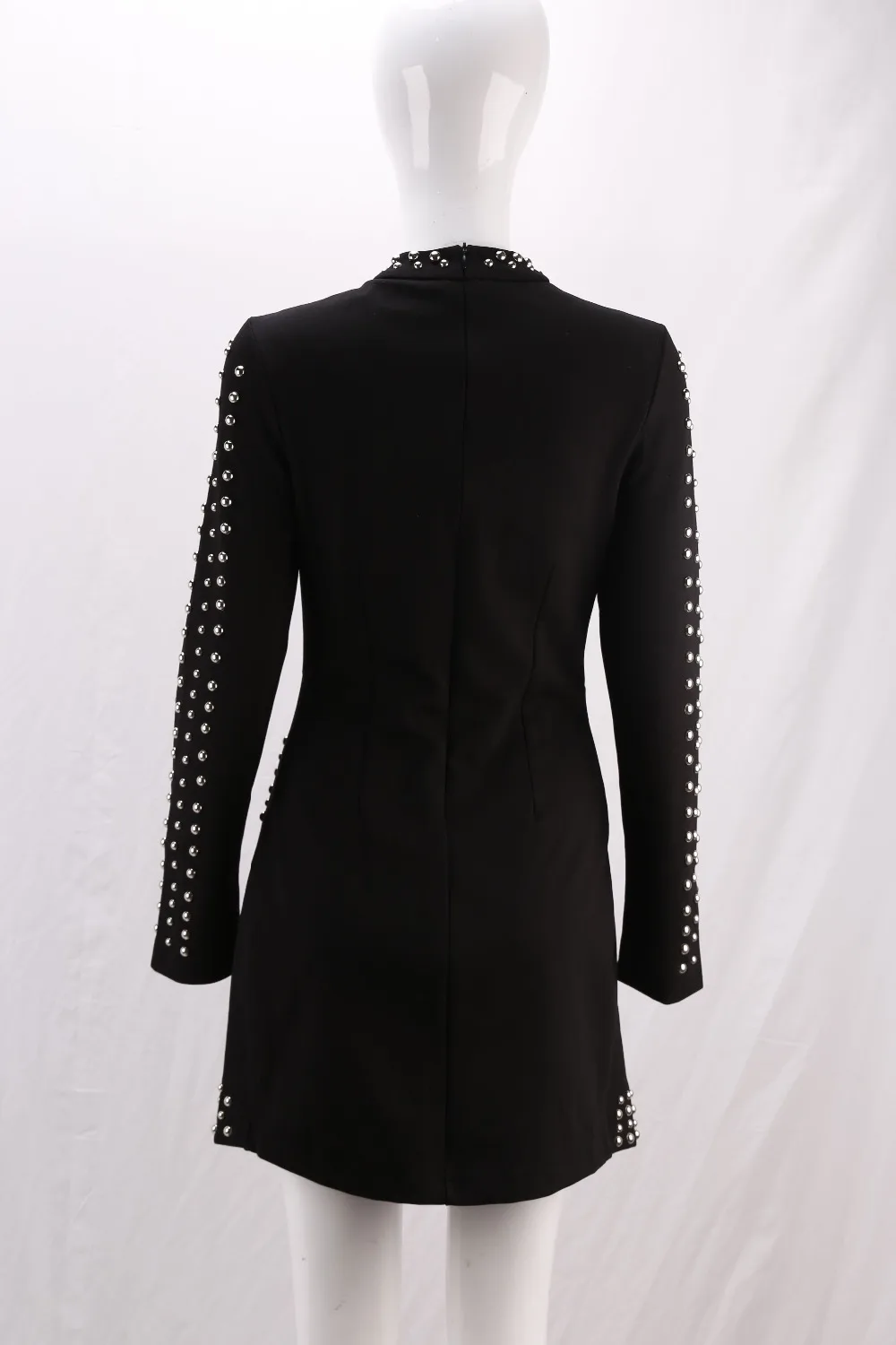 KLEEZY Новая мода Металлическая пуговица Точечная вечеринка Обычный на запястье O-Neck Выше колена Мини Прямое Сексуальное платье DHB531.